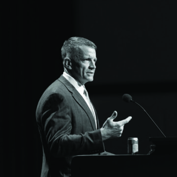 Alumnus talks AI and Warfare