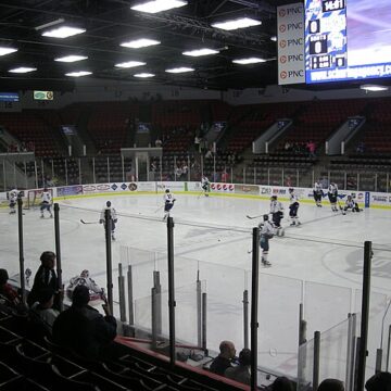 SAB invites students to hockey game