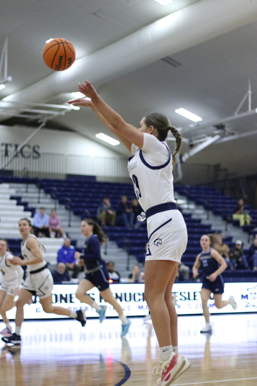 McDonald hits career high as Hillsdale advances to semis