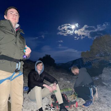 Hiking through the Hillsdales: Students trek out West for spring break adventure