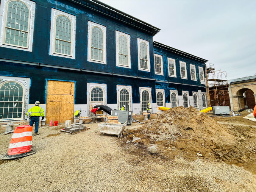 Construction workers endure the chill on campus