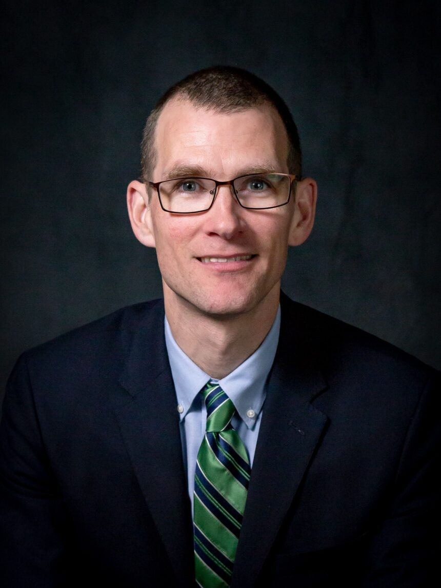 Professor takes on binary-choice politics