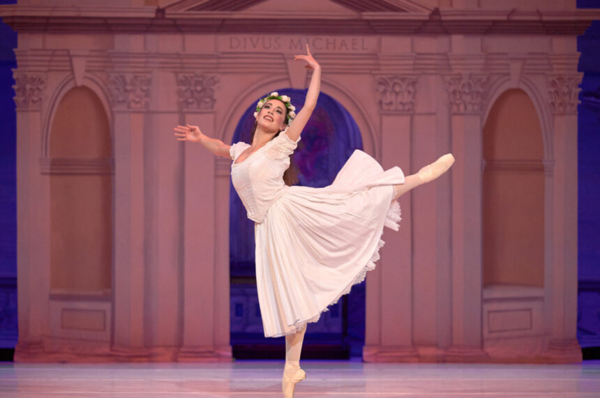 Raffaella ballet honors Stroiks