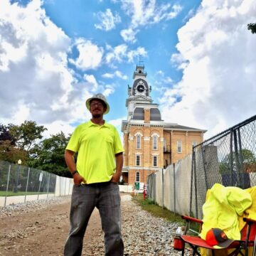 ‘Gate Guy’ endorses Bentley for mayor of Hillsdale