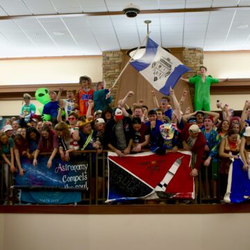 Simpson takes homecoming lead