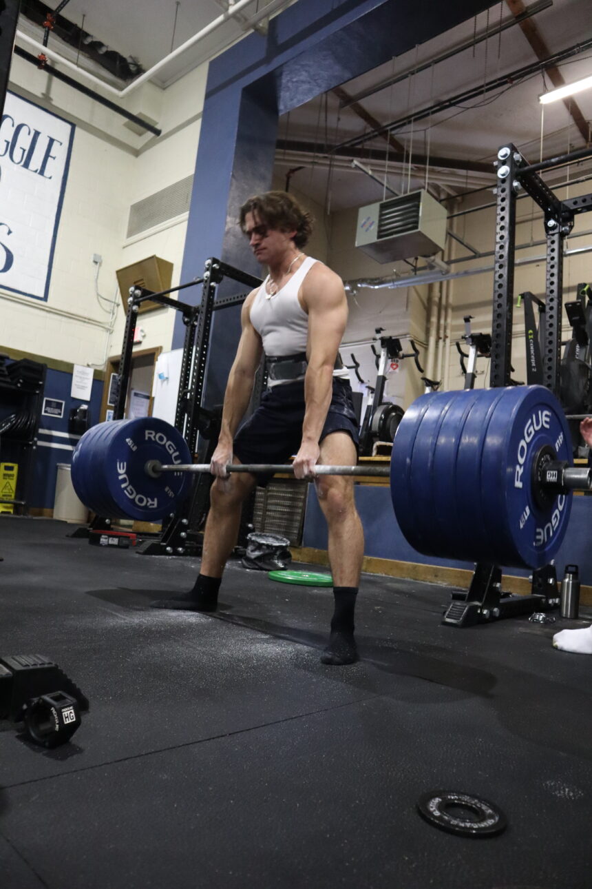 Hillsdale men pump iron