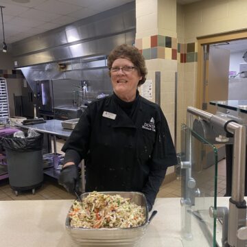 Metz server retires after 30 years at the counter