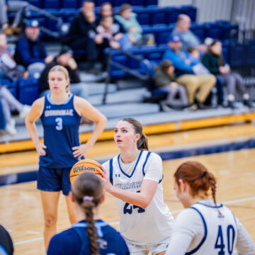 Chargers split on road as conference play nears end