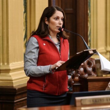 State House passes bill that would lift deer bait ban