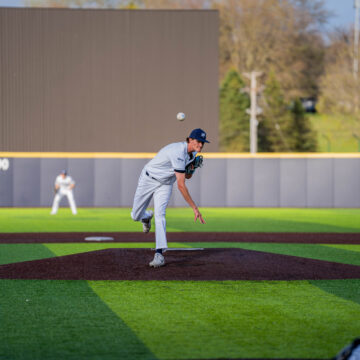 Figman leads comeback against No. 15